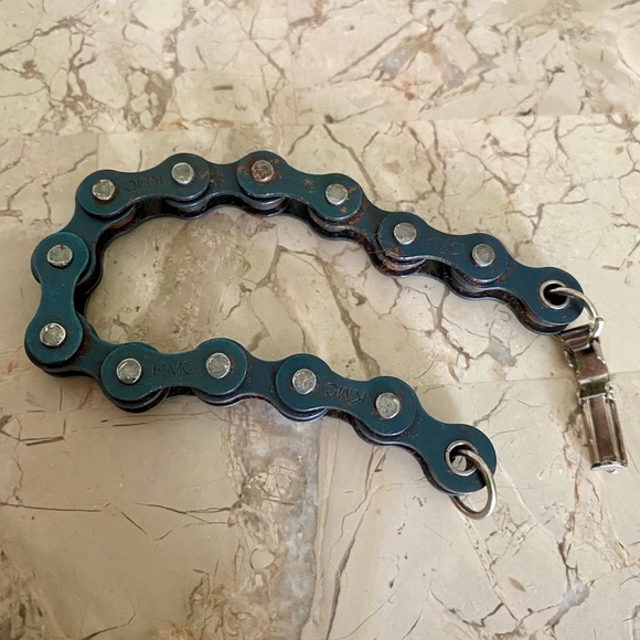 🌈 Rustic Handmade Gear Bracelet - Picture 3 of 5